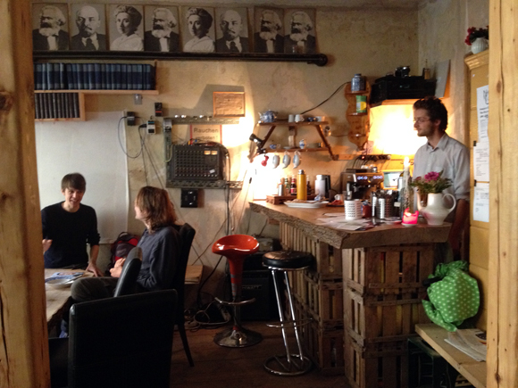 Nu R Leipzig Bücherantiquariat und Veranstaltungscafe -> Nähmaschine Leipzig Nu R Leipzig Bücherantiquariat und Veranstaltungscafe -> Nähmaschine Leipzig
