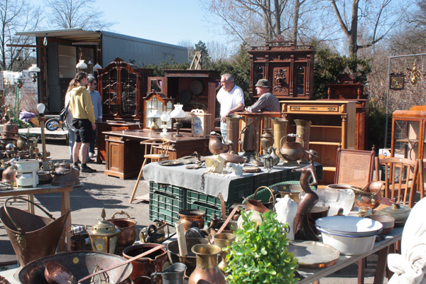 Nostalgischer Antik und Trödelmarkt auf der Agra Leipzig