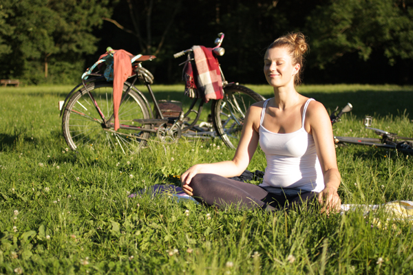 yoga im clara-zetkin-park