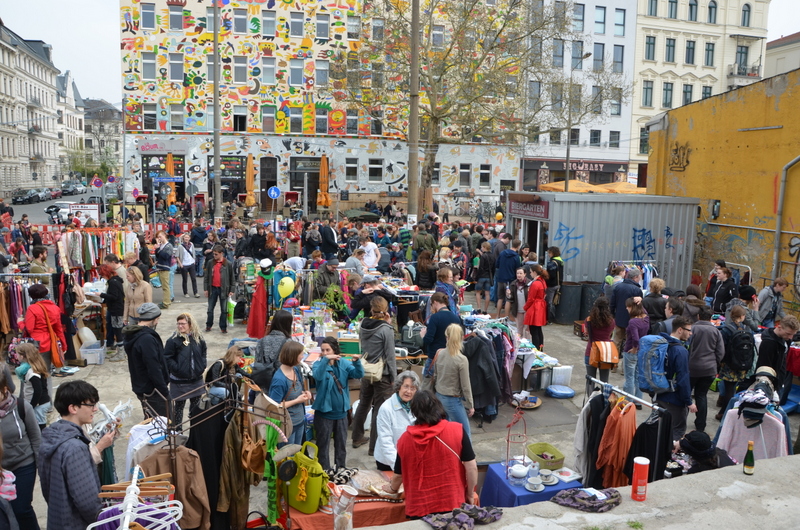 2014-04-05 Beben Flohmarkt vor Löffelfamilie