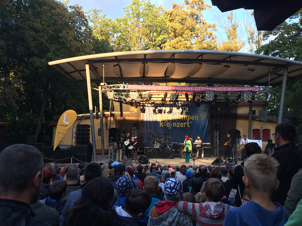 Taschenlampenkonzert auf der Parkbühne Geyserhaus