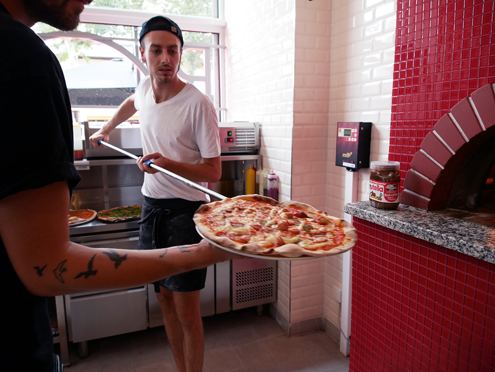 rote soße pizzeria in leipzig