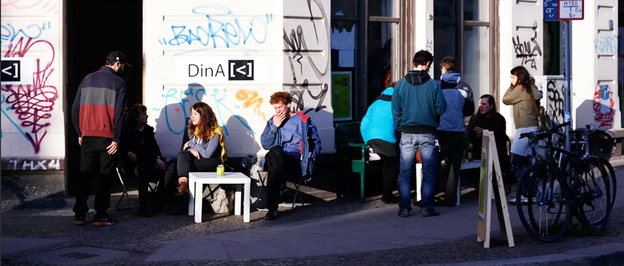 Din a kleiner als Ausstellung