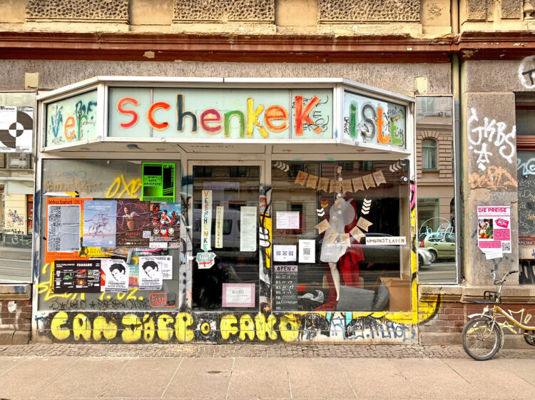 Verschenkekiste Der Umsonstladen auf der Eisenbahnstraße