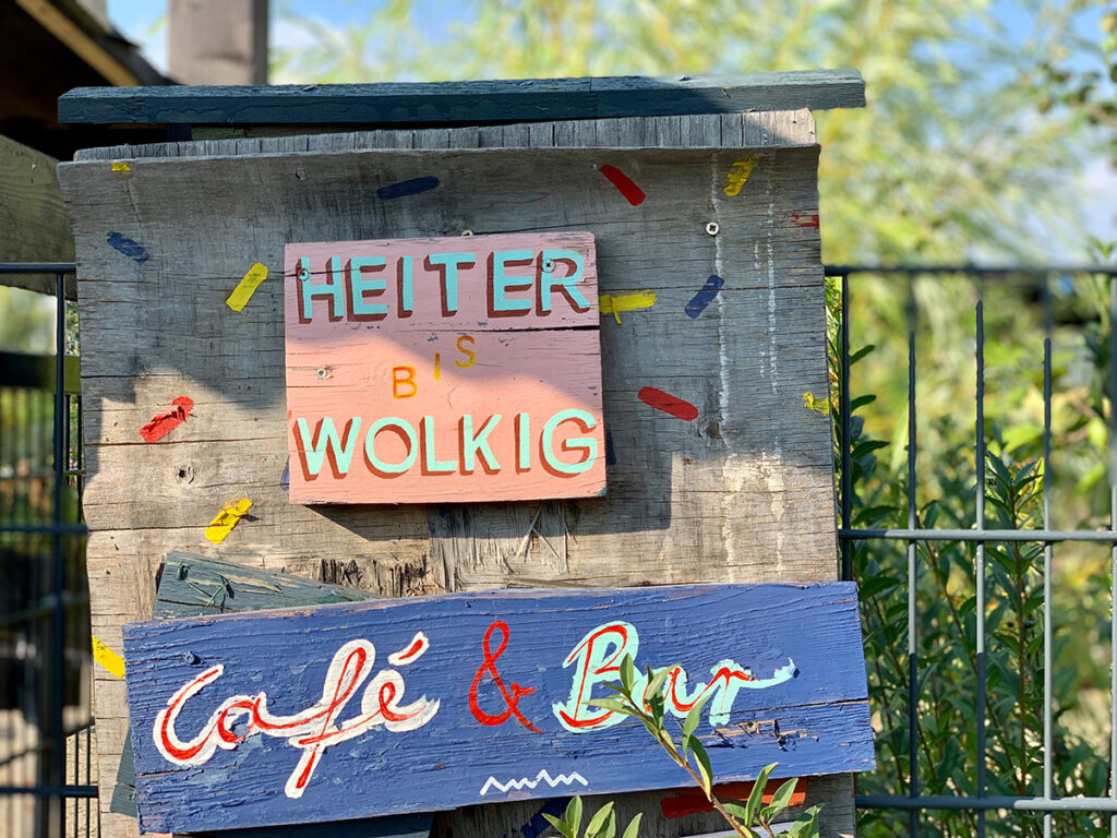 Heiter bis Wolkig Bar