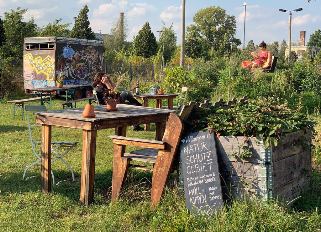 Heiter bis Wolkig Café