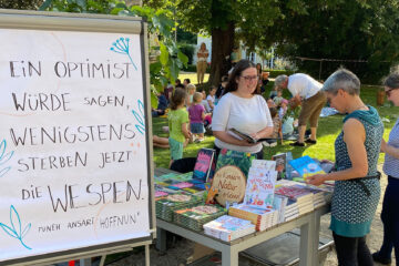 Buechertisch-im-Gohliser-Schloesschen_Bettina-van-Suntum