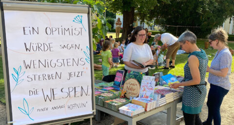 Buechertisch-im-Gohliser-Schloesschen_Bettina-van-Suntum