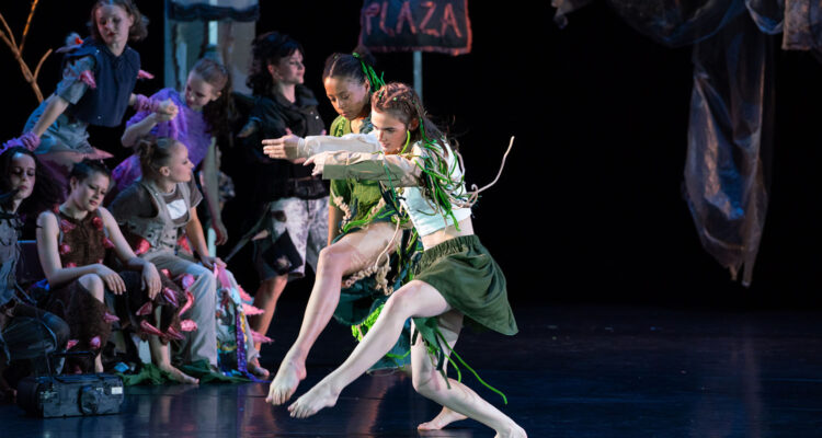 Plaza_Szenenfoto1_Schauspiel_2024_Foto_Tom_Dachs