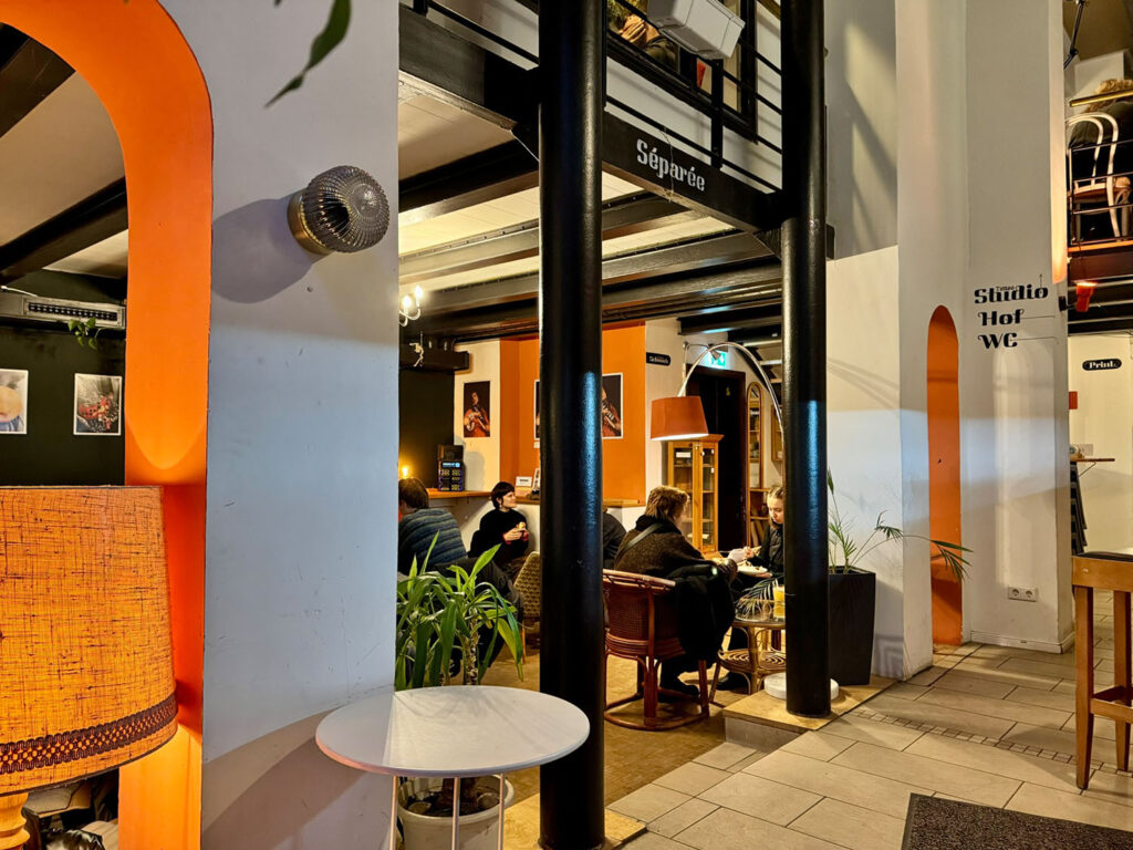 Drei der Münze Bar Leipzig